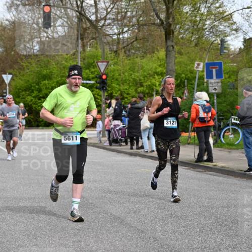 12.04.2026 - 45. Internationalen Wilhelmsburger Insellauf J. Mangold http://msf.ph/oto/9513570 12.04.2026 13:09:21 Ziel 2011, 5783, 4973, 4771, 5586, 5596, 4777, 5641, 5631, 4318, 4911, 4857, 3076, 5682, 5611, 5108, 4288, 5190, 3121, 2337, 2337, 3056, 2688, 4776, 2689, 5095, 3571, 5760, 3019, 3440, 5761, 4335, 3807, 4794, 2687, 5090, 5256, 4419, 5454, 5624, 5005, 3557, 3729 meine-sportfotos.de