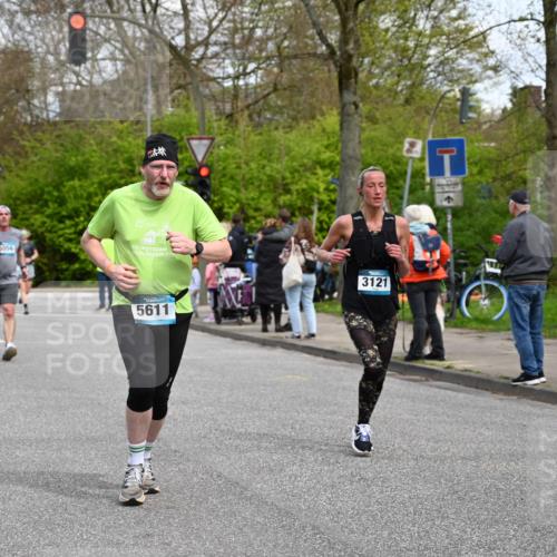 12.04.2026 - 45. Internationalen Wilhelmsburger Insellauf J. Mangold http://msf.ph/oto/9513572 12.04.2026 13:09:22 Ziel 5783, 4973, 4771, 5586, 5596, 4777, 5641, 5631, 4318, 4911, 4857, 3076, 5682, 5611, 5108, 4288, 5190, 3121, 2337, 3056, 2688, 4776, 2689, 5095, 3571, 5760, 3019, 3440, 5761, 4335, 3807, 4794, 2687, 5090, 5256, 4419, 5454, 5624, 5005, 3557, 3729 meine-sportfotos.de