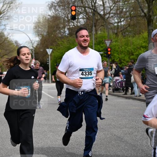 12.04.2026 - 45. Internationalen Wilhelmsburger Insellauf J. Mangold http://msf.ph/oto/9513595 12.04.2026 13:09:25 Ziel 5783, 4973, 4771, 5586, 5596, 4777, 5641, 5631, 4318, 4911, 4857, 3076, 5682, 5611, 5108, 4288, 5190, 3121, 2337, 3056, 2688, 4776, 2689, 5095, 5095, 3571, 5760, 3019, 3440, 5761, 4335, 3807, 4794, 3807, 4794, 2687, 5090, 5256, 4419, 5454, 5624, 5005, 3557, 3729, 3890, 5282 meine-sportfotos.de