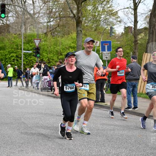 12.04.2026 - 45. Internationalen Wilhelmsburger Insellauf J. Mangold http://msf.ph/oto/9513620 12.04.2026 13:09:29 Ziel 5586, 5596, 4777, 5641, 5631, 4318, 4911, 4857, 3076, 5682, 5611, 5108, 4288, 5190, 3121, 2337, 3056, 2688, 4776, 2689, 5095, 3571, 5760, 3019, 3440, 5761, 5761, 4335, 3807, 4794, 2687, 5090, 5256, 4419, 5454, 4419, 5454, 5624, 5005, 3557, 3729, 3890, 5282, 2072, 5130, 3004, 2103, 5089, 2001, 4116 meine-sportfotos.de