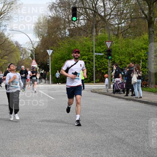 12.04.2026 - 45. Internationalen Wilhelmsburger Insellauf J. Mangold http://msf.ph/oto/9513645 12.04.2026 13:09:32 Ziel 5641, 5631, 4318, 4911, 4857, 3076, 5682, 5611, 5108, 4288, 5190, 3121, 2337, 3056, 2688, 4776, 2689, 5095, 3571, 5760, 3019, 3440, 5761, 4335, 3807, 4794, 2687, 5090, 5256, 4419, 5454, 5624, 5005, 3557, 3557, 3729, 3890, 5282, 2072, 5130, 3004, 2103, 5089, 2001, 4116, 2743 meine-sportfotos.de