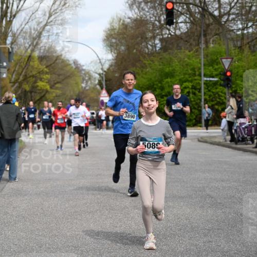 12.04.2026 - 45. Internationalen Wilhelmsburger Insellauf J. Mangold http://msf.ph/oto/9513744 12.04.2026 13:09:47 Ziel 3056, 2688, 4776, 2689, 5095, 3571, 5760, 3019, 3440, 5761, 4335, 3807, 4794, 2687, 5090, 5256, 4419, 5454, 5624, 5005, 3557, 3729, 3890, 5282, 2072, 5130, 3004, 2103, 5089, 2001, 4116, 2743, 3673, 4961, 3919, 3793, 3549, 5646, 5287, 4910, 4278, 4935, 2129, 2982, 2121, 2289, 4250 meine-sportfotos.de