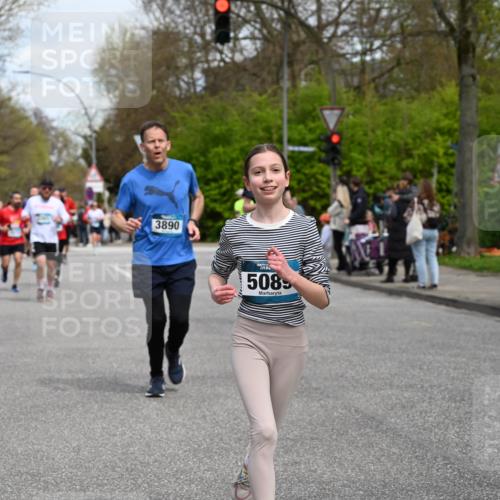 12.04.2026 - 45. Internationalen Wilhelmsburger Insellauf J. Mangold http://msf.ph/oto/9513750 12.04.2026 13:09:48 Ziel 3056, 2688, 4776, 2689, 5095, 3571, 5760, 3019, 3440, 5761, 4335, 3807, 4794, 2687, 5090, 5256, 4419, 5454, 5624, 5005, 3557, 3729, 3890, 3890, 5282, 2072, 5130, 3004, 2103, 5089, 2001, 4116, 2743, 3673, 4961, 3919, 3793, 3549, 5646, 5287, 5646, 5287, 4910, 4278, 4935, 2129, 2982, 2121, 2289, 4250 meine-sportfotos.de