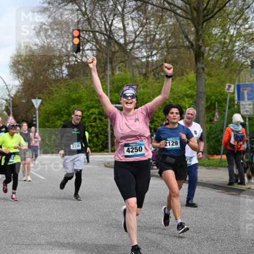 12.04.2026 - 45. Internationalen Wilhelmsburger Insellauf J. Mangold http://msf.ph/oto/9513912 12.04.2026 13:10:11 Ziel 3890, 5282, 2072, 5130, 3004, 2103, 5089, 2001, 4116, 2743, 3673, 4961, 3919, 3793, 3549, 5646, 5287, 4910, 4278, 4935, 2129, 2982, 2121, 2289, 4250, 5612, 3338, 5704, 4578, 4579, 4356, 3445, 3446, 4562, 3654, 3269, 4552, 3285, 3288, 5444, 5443, 5830, 5259, 3407, 3948, 3949, 4540, 2315, 5494, 4909, 5004, 4969, 5762, 4769, 4798 meine-sportfotos.de