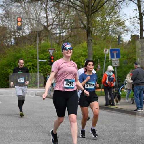 12.04.2026 - 45. Internationalen Wilhelmsburger Insellauf J. Mangold http://msf.ph/oto/9513915 12.04.2026 13:10:11 Ziel 3890, 5282, 2072, 5130, 3004, 2103, 5089, 2001, 4116, 2743, 3673, 4961, 3919, 3793, 3549, 5646, 5287, 4910, 4278, 4935, 2129, 2982, 2121, 2289, 4250, 5612, 3338, 5704, 4578, 4579, 4356, 3445, 3446, 4562, 3654, 3269, 4552, 3285, 3288, 5444, 5443, 5830, 5259, 3407, 3948, 3949, 4540, 2315, 5494, 4909, 5004, 4969, 5762, 4769, 4798 meine-sportfotos.de