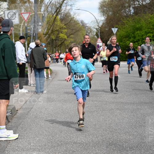 12.04.2026 - 45. Internationalen Wilhelmsburger Insellauf J. Mangold http://msf.ph/oto/9514044 12.04.2026 13:10:32 Ziel 2289, 4250, 5612, 3338, 5704, 4578, 4579, 4356, 3445, 3446, 4562, 3654, 3269, 4552, 3285, 3288, 5444, 5443, 5830, 5259, 3407, 3948, 3949, 4540, 2315, 5494, 4909, 5004, 4969, 5762, 4769, 4798, 4134, 4799, 5681, 2897, 3462, 5160, 5768, 3243, 4916, 5161, 3211, 5584, 5584, 4770, 5246, 2926, 2927, 5195, 4692, 5417, 5199, 2889, 2714, 4216, 4895 meine-sportfotos.de