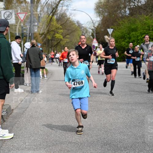 12.04.2026 - 45. Internationalen Wilhelmsburger Insellauf J. Mangold http://msf.ph/oto/9514046 12.04.2026 13:10:33 Ziel 2289, 4250, 5612, 3338, 5704, 4578, 4579, 4356, 3445, 3446, 4562, 3654, 3269, 4552, 3285, 3288, 5444, 5443, 5830, 5259, 3407, 3948, 3949, 4540, 2315, 5494, 4909, 5004, 4969, 5762, 4969, 5762, 4769, 4798, 4134, 4799, 5681, 2897, 3462, 5160, 5768, 3243, 4916, 5161, 3211, 5584, 4770, 4770, 5246, 2926, 2927, 5195, 4692, 5417, 5199, 2889, 2714, 4216, 4895, 3932, 2114, 2519 meine-sportfotos.de