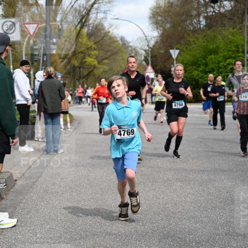 12.04.2026 - 45. Internationalen Wilhelmsburger Insellauf J. Mangold http://msf.ph/oto/9514047 12.04.2026 13:10:33 Ziel 2289, 4250, 5612, 3338, 5704, 4578, 4579, 4356, 3445, 3446, 4562, 3654, 3269, 4552, 3285, 3288, 5444, 5443, 5830, 5259, 3407, 3948, 3949, 4540, 2315, 5494, 4909, 5004, 4969, 5762, 4969, 5762, 4769, 4798, 4134, 4799, 5681, 2897, 3462, 5160, 5768, 3243, 4916, 5161, 3211, 5584, 4770, 4770, 5246, 2926, 2927, 5195, 4692, 5417, 5199, 2889, 2714, 4216, 4895, 3932, 2114, 2519 meine-sportfotos.de