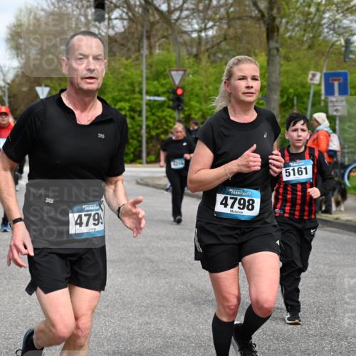 12.04.2026 - 45. Internationalen Wilhelmsburger Insellauf J. Mangold http://msf.ph/oto/9514065 12.04.2026 13:10:35 Ziel 4250, 5612, 3338, 5704, 4578, 4579, 4356, 3445, 3446, 4562, 3654, 3269, 4552, 3285, 3288, 5444, 5443, 5830, 5259, 3407, 3948, 3949, 4540, 2315, 5494, 4909, 5004, 4969, 5762, 4769, 4798, 4769, 4798, 4134, 4799, 5681, 2897, 3462, 5160, 5768, 3243, 4916, 5161, 3211, 5584, 4770, 5246, 2926, 2927, 5195, 4692, 5417, 5199, 2889, 2714, 4216, 4895, 3932, 2114, 2519, 2113 meine-sportfotos.de