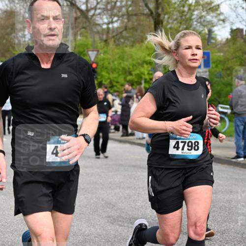 12.04.2026 - 45. Internationalen Wilhelmsburger Insellauf J. Mangold http://msf.ph/oto/9514068 12.04.2026 13:10:35 Ziel 4250, 5612, 3338, 5704, 4578, 4579, 4356, 3445, 3446, 4562, 3654, 3269, 4552, 3285, 3288, 5444, 5443, 5830, 5259, 3407, 3948, 3949, 4540, 2315, 5494, 4909, 5004, 4969, 5762, 4769, 4798, 4769, 4798, 4134, 4799, 5681, 2897, 3462, 5160, 5768, 3243, 4916, 5161, 3211, 5584, 4770, 5246, 2926, 2927, 5195, 4692, 5417, 5199, 2889, 2714, 4216, 4895, 3932, 2114, 2519, 2113 meine-sportfotos.de