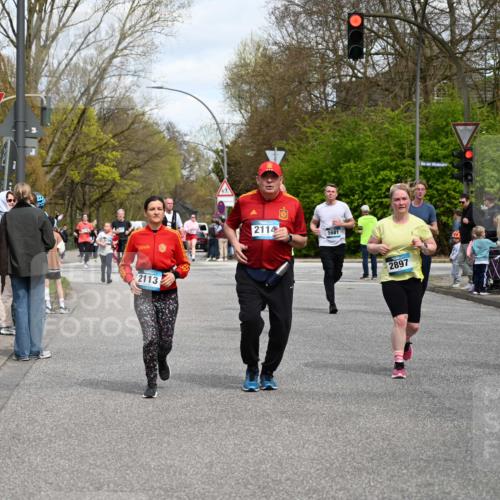 12.04.2026 - 45. Internationalen Wilhelmsburger Insellauf J. Mangold http://msf.ph/oto/9514069 12.04.2026 13:10:37 Ziel 5612, 3338, 5704, 4578, 4579, 4356, 3445, 3446, 4562, 3654, 3269, 4552, 3285, 3288, 5444, 5443, 5830, 5259, 3407, 3948, 3949, 4540, 2315, 5494, 4909, 5004, 4969, 5762, 4769, 4798, 4134, 4799, 5681, 5681, 2897, 3462, 5160, 5768, 3243, 4916, 5161, 3211, 5584, 4770, 5246, 2926, 2927, 5195, 4692, 5417, 5199, 2889, 2714, 4216, 4895, 3932, 2114, 2519, 2113 meine-sportfotos.de