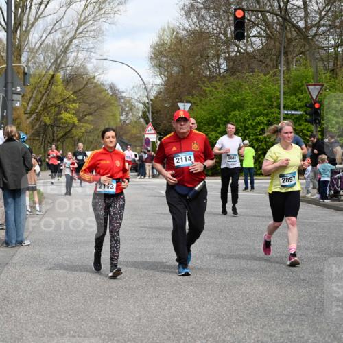 12.04.2026 - 45. Internationalen Wilhelmsburger Insellauf J. Mangold http://msf.ph/oto/9514072 12.04.2026 13:10:37 Ziel 5612, 3338, 5704, 4578, 4579, 4356, 3445, 3446, 4562, 3654, 3269, 4552, 3285, 3288, 5444, 5443, 5830, 5259, 3407, 3948, 3949, 4540, 2315, 5494, 4909, 5004, 4969, 5762, 4769, 4798, 4134, 4799, 5681, 5681, 2897, 3462, 5160, 5768, 3243, 4916, 5161, 3211, 5584, 4770, 5246, 2926, 2927, 5195, 4692, 5417, 5199, 2889, 2714, 4216, 4895, 3932, 2114, 2519, 2113 meine-sportfotos.de
