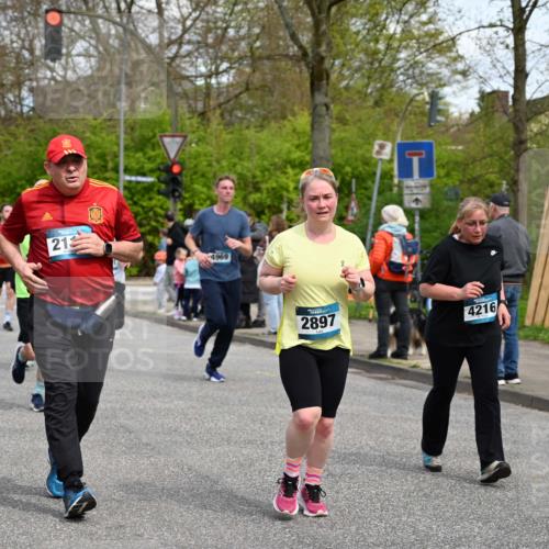12.04.2026 - 45. Internationalen Wilhelmsburger Insellauf J. Mangold http://msf.ph/oto/9514083 12.04.2026 13:10:38 Ziel 5612, 3338, 5704, 4578, 4579, 4356, 3445, 3446, 4562, 3654, 3269, 4552, 3285, 3288, 5444, 5443, 5830, 5259, 3407, 3948, 3949, 4540, 2315, 5494, 4909, 5004, 4969, 5762, 4769, 4798, 4134, 4799, 5681, 2897, 3462, 5160, 5768, 3243, 4916, 5161, 3211, 5584, 4770, 5246, 2926, 2927, 5195, 4692, 5417, 5195, 4692, 5417, 5199, 2889, 2714, 4216, 4895, 3932, 2114, 2519, 2113, 2076, 4106 meine-sportfotos.de