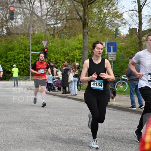 12.04.2026 - 45. Internationalen Wilhelmsburger Insellauf J. Mangold http://msf.ph/oto/9514095 12.04.2026 13:10:41 Ziel 5704, 4578, 4579, 4356, 3445, 3446, 4562, 3654, 3269, 4552, 3285, 3288, 5444, 5443, 5830, 5259, 3407, 3948, 3949, 4540, 2315, 5494, 4909, 5004, 4969, 5762, 4769, 4798, 4134, 4799, 5681, 2897, 3462, 5160, 5768, 5768, 3243, 4916, 5161, 3211, 5584, 4770, 5246, 2926, 2927, 5195, 4692, 5417, 5199, 2889, 2714, 4216, 4895, 3932, 2114, 2519, 2113, 2076, 4106, 3247, 5180 meine-sportfotos.de
