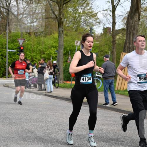 12.04.2026 - 45. Internationalen Wilhelmsburger Insellauf J. Mangold http://msf.ph/oto/9514097 12.04.2026 13:10:41 Ziel 5704, 4578, 4579, 4356, 3445, 3446, 4562, 3654, 3269, 4552, 3285, 3288, 5444, 5443, 5830, 5259, 3407, 3948, 3949, 4540, 2315, 5494, 4909, 5004, 4969, 5762, 4769, 4798, 4134, 4799, 5681, 2897, 3462, 5160, 5768, 5768, 3243, 4916, 5161, 3211, 5584, 4770, 5246, 2926, 2927, 5195, 4692, 5417, 5199, 2889, 2714, 4216, 4895, 3932, 2114, 2519, 2113, 2076, 4106, 3247, 5180 meine-sportfotos.de