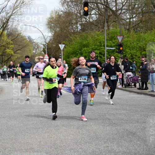 12.04.2026 - 45. Internationalen Wilhelmsburger Insellauf J. Mangold http://msf.ph/oto/9514198 12.04.2026 13:11:10 Ziel 4770, 5246, 2926, 2927, 5195, 4692, 5417, 5199, 2889, 2714, 4216, 4895, 3932, 2114, 2519, 2113, 2076, 4106, 3247, 5180, 3101, 3734, 4796, 4796, 2461, 4810, 3994, 4558, 3573, 4427, 2844, 3115, 4726, 4051, 2827, 2825, 4985, 4985, 4193, 3643, 5525, 5403, 2084, 5772, 3733, 4730, 3969, 3055, 4664 meine-sportfotos.de