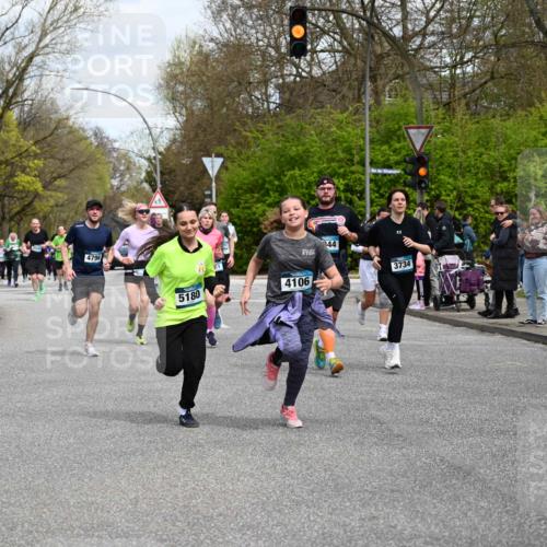 12.04.2026 - 45. Internationalen Wilhelmsburger Insellauf J. Mangold http://msf.ph/oto/9514199 12.04.2026 13:11:10 Ziel 4770, 5246, 2926, 2927, 5195, 4692, 5417, 5199, 2889, 2714, 4216, 4895, 3932, 2114, 2519, 2113, 2076, 4106, 3247, 5180, 3101, 3734, 4796, 4796, 2461, 4810, 3994, 4558, 3573, 4427, 2844, 3115, 4726, 4051, 2827, 2825, 4985, 4985, 4193, 3643, 5525, 5403, 2084, 5772, 3733, 4730, 3969, 3055, 4664 meine-sportfotos.de
