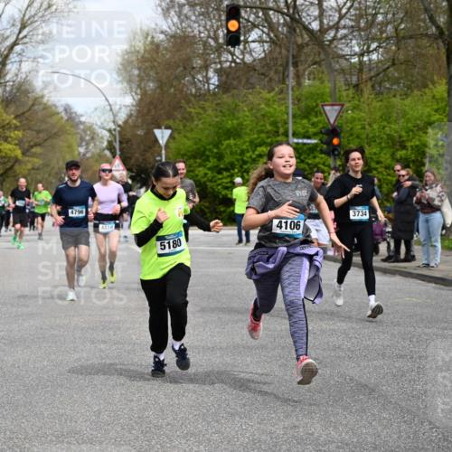 12.04.2026 - 45. Internationalen Wilhelmsburger Insellauf J. Mangold http://msf.ph/oto/9514204 12.04.2026 13:11:10 Ziel 4770, 5246, 2926, 2927, 5195, 4692, 5417, 5199, 2889, 2714, 4216, 4895, 3932, 2114, 2519, 2113, 2076, 4106, 3247, 5180, 3101, 3734, 4796, 4796, 2461, 4810, 3994, 4558, 3573, 4427, 2844, 3115, 4726, 4051, 2827, 2825, 4985, 4985, 4193, 3643, 5525, 5403, 2084, 5772, 3733, 4730, 3969, 3055, 4664 meine-sportfotos.de