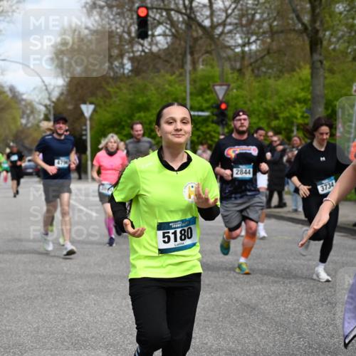 12.04.2026 - 45. Internationalen Wilhelmsburger Insellauf J. Mangold http://msf.ph/oto/9514212 12.04.2026 13:11:11 Ziel 5246, 2926, 2927, 5195, 4692, 5417, 5199, 2889, 2714, 4216, 4895, 3932, 2114, 2519, 2113, 2076, 4106, 3247, 5180, 3101, 3734, 4796, 2461, 4810, 3994, 4558, 3573, 4427, 2844, 3115, 4726, 4051, 2827, 2825, 4985, 4193, 3643, 5525, 5403, 2084, 5772, 3733, 4730, 3969, 3055, 4664, 2396, 3079 meine-sportfotos.de
