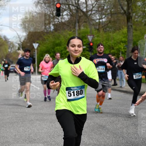 12.04.2026 - 45. Internationalen Wilhelmsburger Insellauf J. Mangold http://msf.ph/oto/9514213 12.04.2026 13:11:11 Ziel 5246, 2926, 2927, 5195, 4692, 5417, 5199, 2889, 2714, 4216, 4895, 3932, 2114, 2519, 2113, 2076, 4106, 3247, 5180, 3101, 3734, 4796, 2461, 4810, 3994, 4558, 3573, 4427, 2844, 3115, 4726, 4051, 2827, 2825, 4985, 4193, 3643, 5525, 5403, 2084, 5772, 3733, 4730, 3969, 3055, 4664, 2396, 3079 meine-sportfotos.de