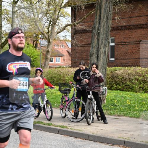 12.04.2026 - 45. Internationalen Wilhelmsburger Insellauf J. Mangold http://msf.ph/oto/9514230 12.04.2026 13:11:13 Ziel 2926, 2927, 5195, 4692, 5417, 5199, 2889, 2714, 4216, 4895, 3932, 2114, 2519, 2113, 2076, 4106, 3247, 5180, 3101, 3734, 4796, 2461, 4810, 2461, 4810, 3994, 4558, 3573, 4427, 2844, 3115, 4726, 4051, 2827, 2825, 4985, 4193, 3643, 5525, 5403, 3643, 5525, 5403, 2084, 5772, 3733, 4730, 3969, 3055, 4664, 2396, 3079, 3138 meine-sportfotos.de