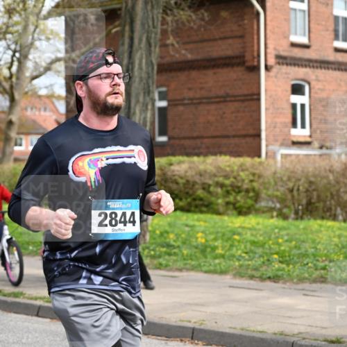 12.04.2026 - 45. Internationalen Wilhelmsburger Insellauf J. Mangold http://msf.ph/oto/9514235 12.04.2026 13:11:14 Ziel 5195, 4692, 5417, 5199, 2889, 2714, 4216, 4895, 3932, 2114, 2519, 2113, 2076, 4106, 3247, 5180, 3101, 3734, 4796, 2461, 4810, 3994, 3994, 4558, 3573, 4427, 2844, 3115, 4726, 4051, 2827, 2825, 4985, 4193, 3643, 5525, 5403, 2084, 5772, 2084, 5772, 3733, 4730, 3969, 3055, 4664, 2396, 3079, 3138, 5402 meine-sportfotos.de