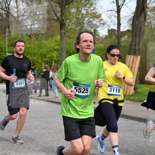 12.04.2026 - 45. Internationalen Wilhelmsburger Insellauf J. Mangold http://msf.ph/oto/9514267 12.04.2026 13:11:23 Ziel 2113, 2076, 4106, 3247, 5180, 3101, 3734, 4796, 2461, 4810, 3994, 4558, 3573, 4427, 2844, 3115, 4726, 4051, 2827, 2825, 4985, 4193, 3643, 5525, 5403, 2084, 5772, 3733, 4730, 3969, 3055, 4664, 2396, 3079, 2396, 3079, 3138, 5402, 2136, 4683, 5640, 4480, 4987, 2445, 4930, 2024 meine-sportfotos.de