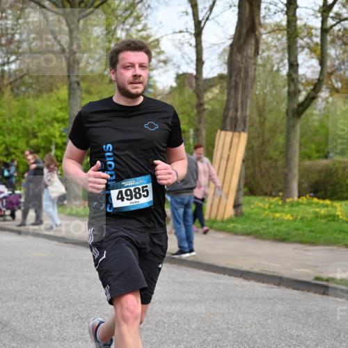 12.04.2026 - 45. Internationalen Wilhelmsburger Insellauf J. Mangold http://msf.ph/oto/9514275 12.04.2026 13:11:24 Ziel 2076, 4106, 3247, 5180, 3101, 3734, 4796, 2461, 4810, 3994, 4558, 3573, 4427, 2844, 3115, 4726, 4051, 2827, 2825, 4985, 4193, 4193, 3643, 5525, 5403, 2084, 5772, 3733, 4730, 3969, 3055, 4664, 2396, 3079, 3138, 5402, 2136, 4683, 5640, 4480, 4987, 2445, 4930, 2024 meine-sportfotos.de