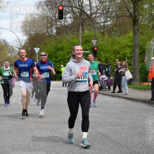 12.04.2026 - 45. Internationalen Wilhelmsburger Insellauf J. Mangold http://msf.ph/oto/9514291 12.04.2026 13:11:26 Ziel 2076, 4106, 3247, 5180, 3101, 3734, 4796, 2461, 4810, 3994, 4558, 3573, 4427, 2844, 3115, 4726, 4051, 2827, 2825, 4985, 4193, 3643, 5525, 5403, 2084, 5772, 2084, 5772, 3733, 4730, 3969, 3055, 4664, 2396, 3079, 3138, 5402, 5402, 2136, 4683, 5640, 4480, 4987, 2445, 4930, 2024, 4328 meine-sportfotos.de