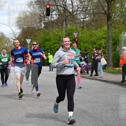12.04.2026 - 45. Internationalen Wilhelmsburger Insellauf J. Mangold http://msf.ph/oto/9514292 12.04.2026 13:11:26 Ziel 2076, 4106, 3247, 5180, 3101, 3734, 4796, 2461, 4810, 3994, 4558, 3573, 4427, 2844, 3115, 4726, 4051, 2827, 2825, 4985, 4193, 3643, 5525, 5403, 2084, 5772, 2084, 5772, 3733, 4730, 3969, 3055, 4664, 2396, 3079, 3138, 5402, 5402, 2136, 4683, 5640, 4480, 4987, 2445, 4930, 2024, 4328 meine-sportfotos.de