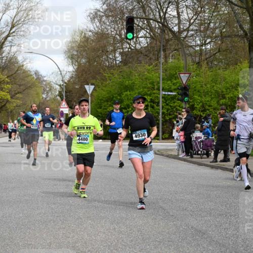 12.04.2026 - 45. Internationalen Wilhelmsburger Insellauf J. Mangold http://msf.ph/oto/9514432 12.04.2026 13:11:43 Ziel 3115, 4726, 4051, 2827, 2825, 4985, 4193, 3643, 5525, 5403, 2084, 5772, 3733, 4730, 3969, 3055, 4664, 2396, 3079, 3138, 5402, 2136, 4683, 5640, 4480, 4480, 4987, 2445, 4930, 2024, 4328, 4276, 5031, 4532, 2742, 5437, 4847, 4846, 4850, 4550 meine-sportfotos.de