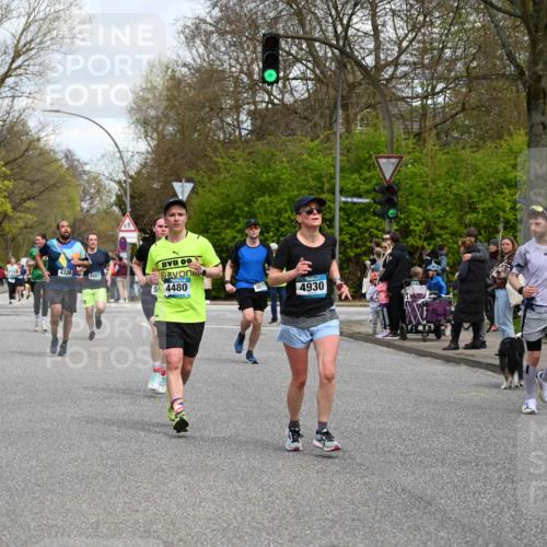 12.04.2026 - 45. Internationalen Wilhelmsburger Insellauf J. Mangold http://msf.ph/oto/9514434 12.04.2026 13:11:44 Ziel 3115, 4726, 4051, 2827, 2825, 4985, 4193, 3643, 5525, 5403, 2084, 5772, 3733, 4730, 3969, 3055, 4664, 2396, 3079, 3138, 5402, 2136, 4683, 5640, 4480, 4987, 2445, 4930, 2024, 4328, 4276, 5031, 4532, 2742, 5437, 5437, 4847, 4846, 4850, 4550 meine-sportfotos.de