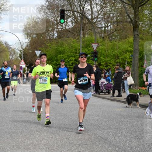 12.04.2026 - 45. Internationalen Wilhelmsburger Insellauf J. Mangold http://msf.ph/oto/9514438 12.04.2026 13:11:44 Ziel 3115, 4726, 4051, 2827, 2825, 4985, 4193, 3643, 5525, 5403, 2084, 5772, 3733, 4730, 3969, 3055, 4664, 2396, 3079, 3138, 5402, 2136, 4683, 5640, 4480, 4987, 2445, 4930, 2024, 4328, 4276, 5031, 4532, 2742, 5437, 5437, 4847, 4846, 4850, 4550 meine-sportfotos.de