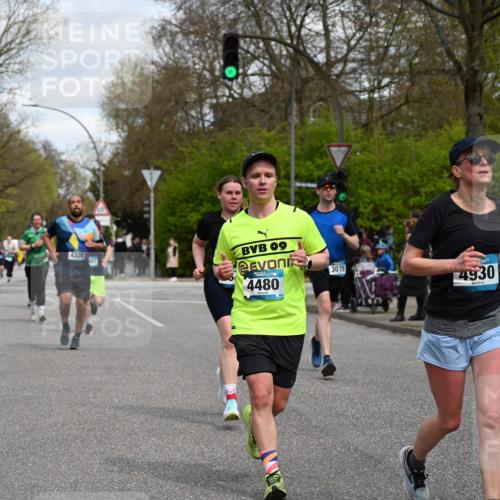 12.04.2026 - 45. Internationalen Wilhelmsburger Insellauf J. Mangold http://msf.ph/oto/9514446 12.04.2026 13:11:45 Ziel 2827, 2825, 4985, 4193, 3643, 5525, 5403, 2084, 5772, 3733, 4730, 3969, 3055, 4664, 2396, 3079, 3138, 5402, 2136, 4683, 5640, 4480, 4987, 2445, 4987, 2445, 4930, 2024, 4328, 4276, 5031, 4532, 2742, 5437, 4847, 4846, 4850, 4550, 3914 meine-sportfotos.de