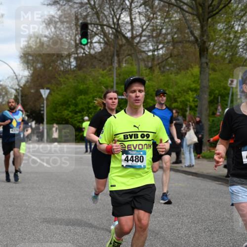 12.04.2026 - 45. Internationalen Wilhelmsburger Insellauf J. Mangold http://msf.ph/oto/9514451 12.04.2026 13:11:45 Ziel 2827, 2825, 4985, 4193, 3643, 5525, 5403, 2084, 5772, 3733, 4730, 3969, 3055, 4664, 2396, 3079, 3138, 5402, 2136, 4683, 5640, 4480, 4987, 2445, 4987, 2445, 4930, 2024, 4328, 4276, 5031, 4532, 2742, 5437, 4847, 4846, 4850, 4550, 3914 meine-sportfotos.de