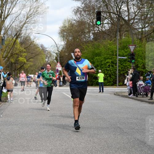 12.04.2026 - 45. Internationalen Wilhelmsburger Insellauf J. Mangold http://msf.ph/oto/9514462 12.04.2026 13:11:47 Ziel 4985, 4193, 3643, 5525, 5403, 2084, 5772, 3733, 4730, 3969, 3055, 4664, 2396, 3079, 3138, 5402, 2136, 4683, 5640, 4480, 4987, 2445, 4930, 2024, 2024, 4328, 4276, 5031, 4532, 2742, 5437, 4847, 4846, 4850, 4550, 3914, 2545, 3352 meine-sportfotos.de