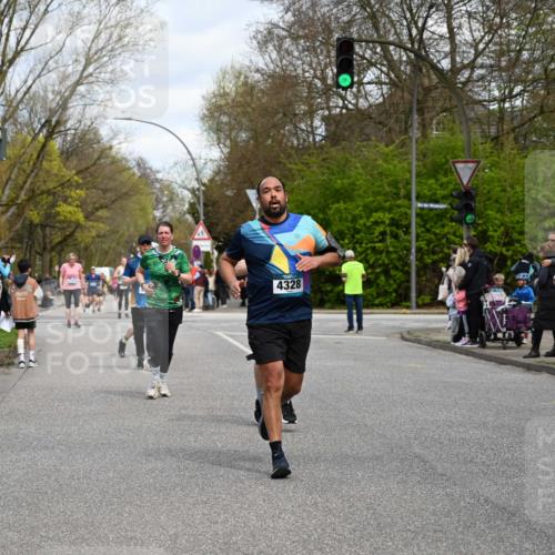 12.04.2026 - 45. Internationalen Wilhelmsburger Insellauf J. Mangold http://msf.ph/oto/9514463 12.04.2026 13:11:47 Ziel 4985, 4193, 3643, 5525, 5403, 2084, 5772, 3733, 4730, 3969, 3055, 4664, 2396, 3079, 3138, 5402, 2136, 4683, 5640, 4480, 4987, 2445, 4930, 2024, 2024, 4328, 4276, 5031, 4532, 2742, 5437, 4847, 4846, 4850, 4550, 3914, 2545, 3352 meine-sportfotos.de