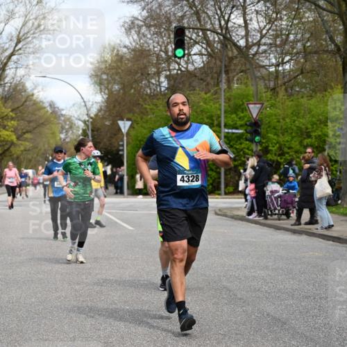 12.04.2026 - 45. Internationalen Wilhelmsburger Insellauf J. Mangold http://msf.ph/oto/9514471 12.04.2026 13:11:48 Ziel 4193, 3643, 5525, 5403, 2084, 5772, 3733, 4730, 3969, 3055, 4664, 2396, 3079, 3138, 5402, 2136, 4683, 5640, 4480, 4987, 2445, 4930, 2024, 4328, 4276, 5031, 4532, 2742, 5437, 4847, 4846, 4850, 4550, 3914, 2545, 3352 meine-sportfotos.de