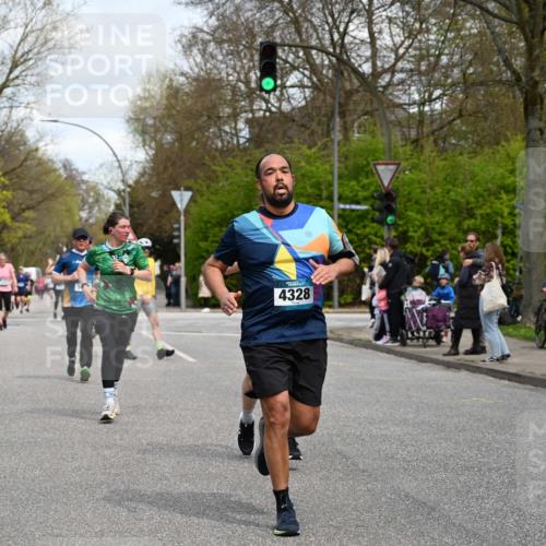 12.04.2026 - 45. Internationalen Wilhelmsburger Insellauf J. Mangold http://msf.ph/oto/9514472 12.04.2026 13:11:48 Ziel 4193, 3643, 5525, 5403, 2084, 5772, 3733, 4730, 3969, 3055, 4664, 2396, 3079, 3138, 5402, 2136, 4683, 5640, 4480, 4987, 2445, 4930, 2024, 4328, 4276, 5031, 4532, 2742, 5437, 4847, 4846, 4850, 4550, 3914, 2545, 3352 meine-sportfotos.de