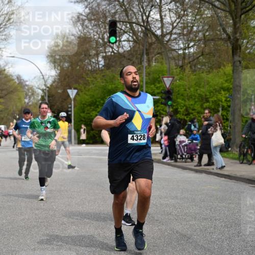 12.04.2026 - 45. Internationalen Wilhelmsburger Insellauf J. Mangold http://msf.ph/oto/9514474 12.04.2026 13:11:48 Ziel 4193, 3643, 5525, 5403, 2084, 5772, 3733, 4730, 3969, 3055, 4664, 2396, 3079, 3138, 5402, 2136, 4683, 5640, 4480, 4987, 2445, 4930, 2024, 4328, 4276, 5031, 4532, 2742, 5437, 4847, 4846, 4850, 4550, 3914, 2545, 3352 meine-sportfotos.de