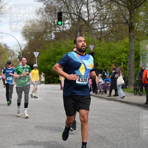 12.04.2026 - 45. Internationalen Wilhelmsburger Insellauf J. Mangold http://msf.ph/oto/9514476 12.04.2026 13:11:48 Ziel 4193, 3643, 5525, 5403, 2084, 5772, 3733, 4730, 3969, 3055, 4664, 2396, 3079, 3138, 5402, 2136, 4683, 5640, 4480, 4987, 2445, 4930, 2024, 4328, 4276, 5031, 4532, 2742, 5437, 4847, 4846, 4850, 4550, 3914, 2545, 3352 meine-sportfotos.de