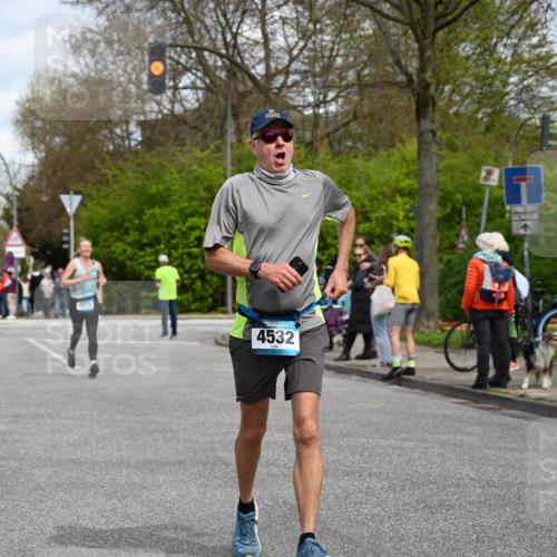 12.04.2026 - 45. Internationalen Wilhelmsburger Insellauf J. Mangold http://msf.ph/oto/9514483 12.04.2026 13:11:55 Ziel 4730, 3969, 3055, 4664, 2396, 3079, 3138, 5402, 2136, 4683, 5640, 4480, 4987, 2445, 4930, 2024, 4328, 4276, 5031, 4532, 2742, 5437, 4847, 4846, 4850, 4550, 4550, 3914, 2545, 3352, 3348 meine-sportfotos.de