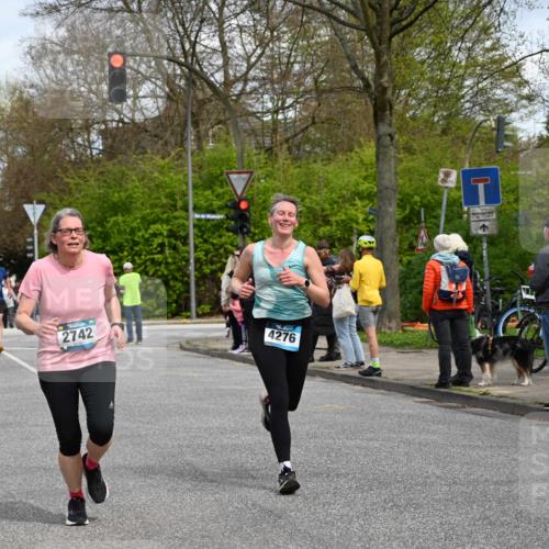 12.04.2026 - 45. Internationalen Wilhelmsburger Insellauf J. Mangold http://msf.ph/oto/9514506 12.04.2026 13:11:58 Ziel 2396, 3079, 3138, 5402, 2136, 4683, 5640, 4480, 4987, 2445, 4930, 2024, 4328, 4276, 5031, 4532, 2742, 5437, 4847, 4846, 4850, 4550, 3914, 2545, 3352, 3348, 5750, 5855, 2280 meine-sportfotos.de