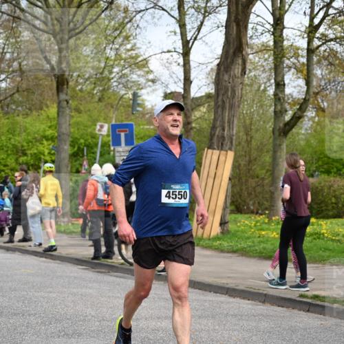12.04.2026 - 45. Internationalen Wilhelmsburger Insellauf J. Mangold http://msf.ph/oto/9514536 12.04.2026 13:12:06 Ziel 5640, 4480, 4987, 2445, 4930, 2024, 4328, 4276, 5031, 4532, 2742, 5437, 4847, 4846, 4850, 4550, 3914, 2545, 3352, 3348, 5750, 5855, 2280, 3441, 5674, 4841, 2275, 4671 meine-sportfotos.de