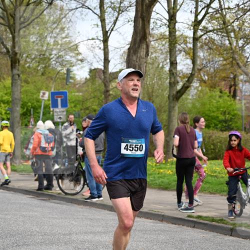 12.04.2026 - 45. Internationalen Wilhelmsburger Insellauf J. Mangold http://msf.ph/oto/9514539 12.04.2026 13:12:06 Ziel 5640, 4480, 4987, 2445, 4930, 2024, 4328, 4276, 5031, 4532, 2742, 5437, 4847, 4846, 4850, 4550, 3914, 2545, 3352, 3348, 5750, 5855, 2280, 3441, 5674, 4841, 2275, 4671 meine-sportfotos.de