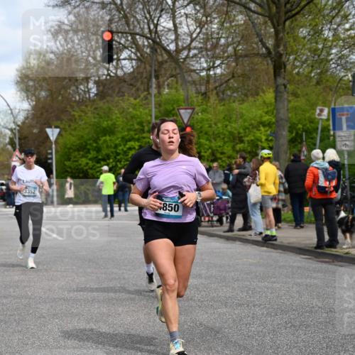 12.04.2026 - 45. Internationalen Wilhelmsburger Insellauf J. Mangold http://msf.ph/oto/9514558 12.04.2026 13:12:09 Ziel 4987, 2445, 4930, 2024, 4328, 4276, 5031, 4532, 2742, 5437, 4847, 4846, 4850, 4550, 3914, 3914, 2545, 3352, 3348, 5750, 5855, 2280, 5855, 2280, 3441, 5674, 4841, 2275, 4671, 4627, 4628, 3638 meine-sportfotos.de