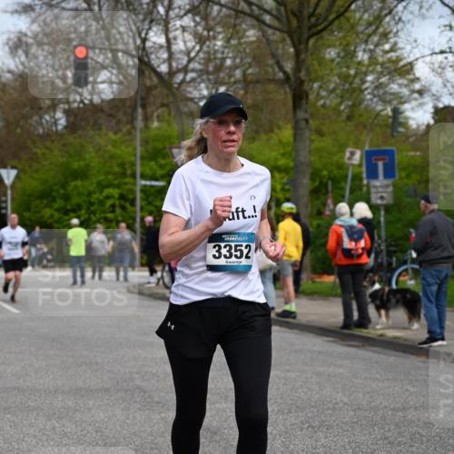 12.04.2026 - 45. Internationalen Wilhelmsburger Insellauf J. Mangold http://msf.ph/oto/9514586 12.04.2026 13:12:13 Ziel 4328, 4276, 5031, 4532, 2742, 5437, 4847, 4846, 4850, 4550, 3914, 2545, 3352, 3348, 3348, 5750, 5855, 2280, 3441, 5674, 4841, 3441, 5674, 4841, 2275, 4671, 4627, 4628, 3638, 4385 meine-sportfotos.de