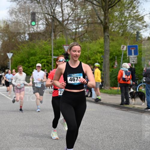12.04.2026 - 45. Internationalen Wilhelmsburger Insellauf J. Mangold http://msf.ph/oto/9514698 12.04.2026 13:12:32 Ziel 4550, 3914, 2545, 3352, 3348, 5750, 5855, 2280, 3441, 5674, 4841, 2275, 4671, 4627, 4628, 3638, 3638, 4385, 2274, 4919, 4720, 4721, 2998, 2998, 4693, 3519, 4970, 3686, 4643, 2877, 5265, 5266, 4648, 2026, 5457, 4320, 4249, 3033, 2470, 4364 meine-sportfotos.de