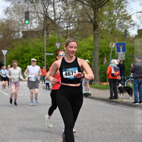 12.04.2026 - 45. Internationalen Wilhelmsburger Insellauf J. Mangold http://msf.ph/oto/9514699 12.04.2026 13:12:32 Ziel 4550, 3914, 2545, 3352, 3348, 5750, 5855, 2280, 3441, 5674, 4841, 2275, 4671, 4627, 4628, 3638, 3638, 4385, 2274, 4919, 4720, 4721, 2998, 2998, 4693, 3519, 4970, 3686, 4643, 2877, 5265, 5266, 4648, 2026, 5457, 4320, 4249, 3033, 2470, 4364 meine-sportfotos.de