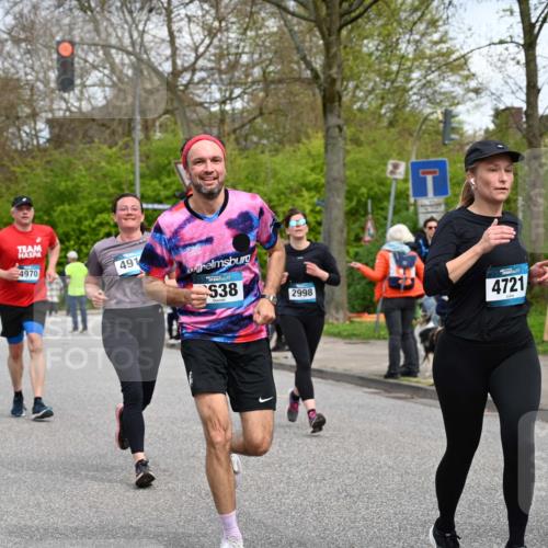 12.04.2026 - 45. Internationalen Wilhelmsburger Insellauf J. Mangold http://msf.ph/oto/9514766 12.04.2026 13:12:40 Ziel 5750, 5855, 2280, 3441, 5674, 4841, 2275, 4671, 4627, 4628, 3638, 4385, 2274, 4919, 4720, 4721, 4721, 2998, 4693, 3519, 4970, 3686, 4643, 2877, 5265, 5266, 4648, 2026, 5457, 4320, 4249, 3033, 2470, 4364, 3942, 5221, 3540, 3933, 3935, 3805, 5158, 5157, 2462, 4533, 5693 meine-sportfotos.de